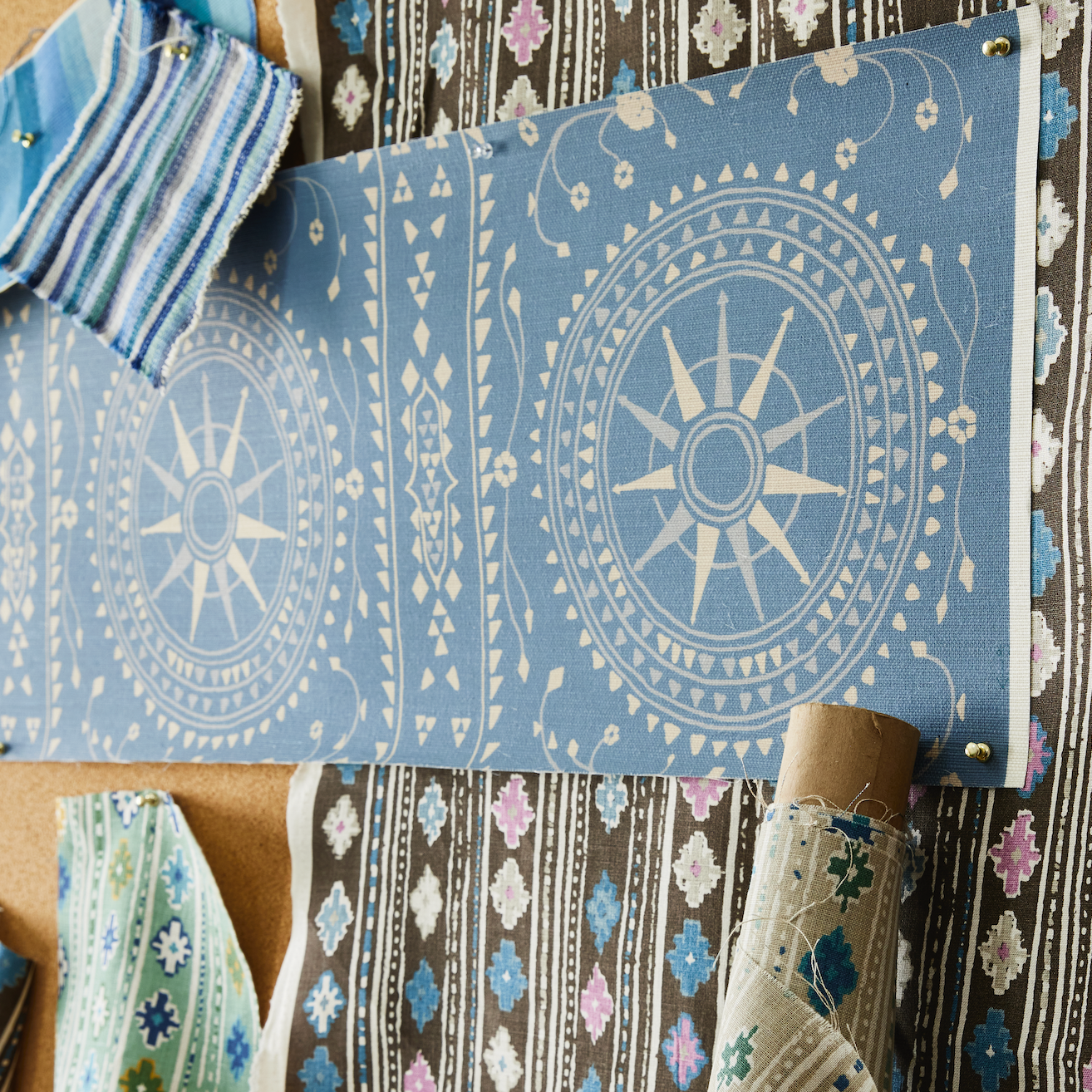 Leila Grasscloth - Blue